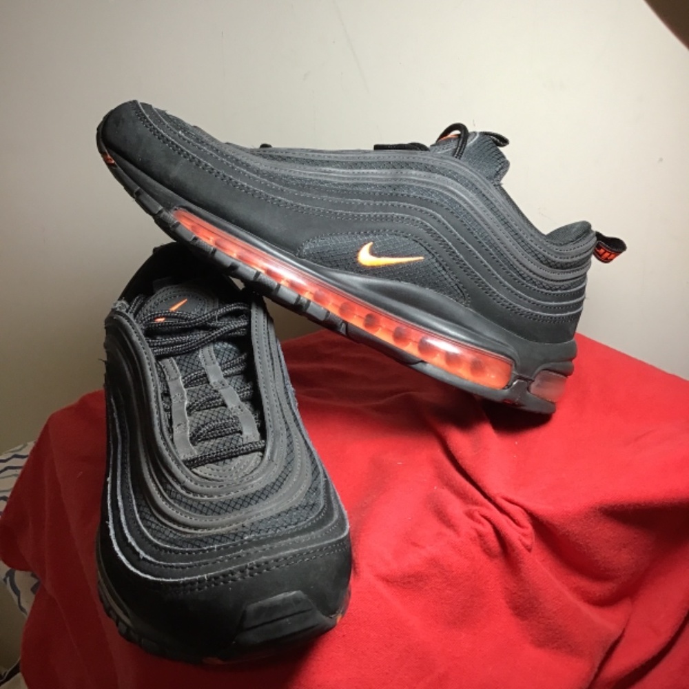 😎Nike’s Air Max 97 Black, Hyper Crimson, 9.5, good cond. see photos, 🔥 - Picture 3 of 8